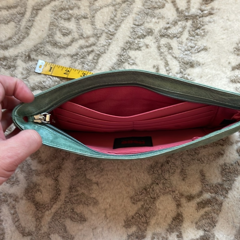 Hobo International sage green leather wristlet - Picture 5 of 9